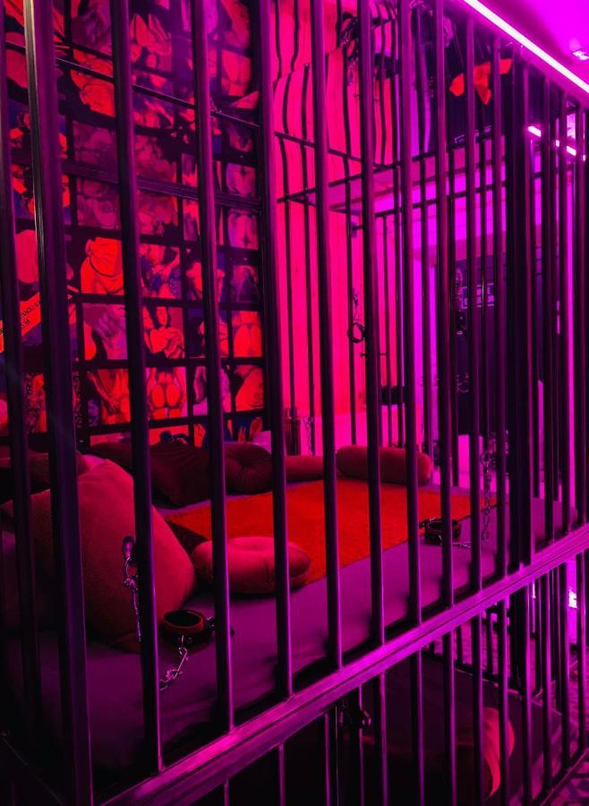 Secret Room Votre Love Room Coquine Et Insolite En Espace Privatif A Tournai Exterior foto